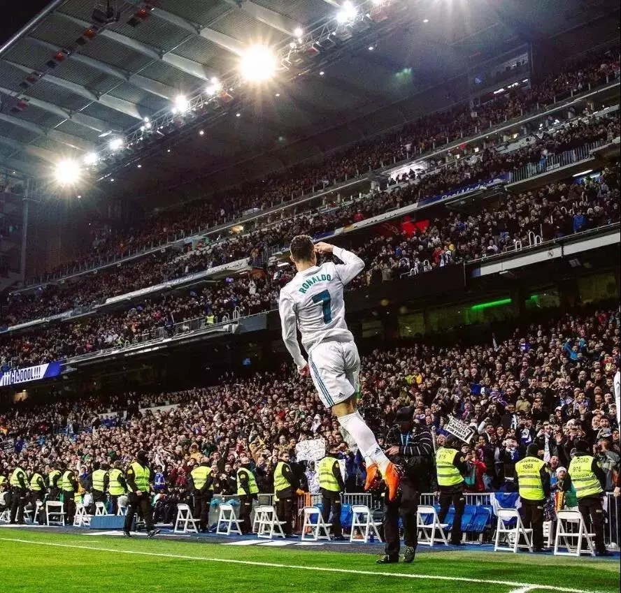 胜同曦更衣室！邱彪克里斯通道迎接全队