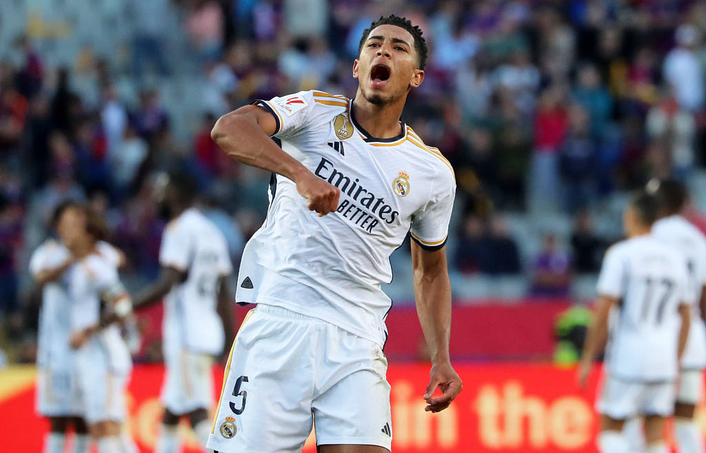 体坛联播｜曼联曼城均遭联赛三连平，巴萨创西超杯赢球纪录