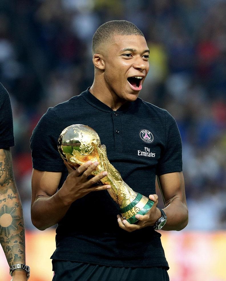 曼城主场7-0大胜伯恩茅斯